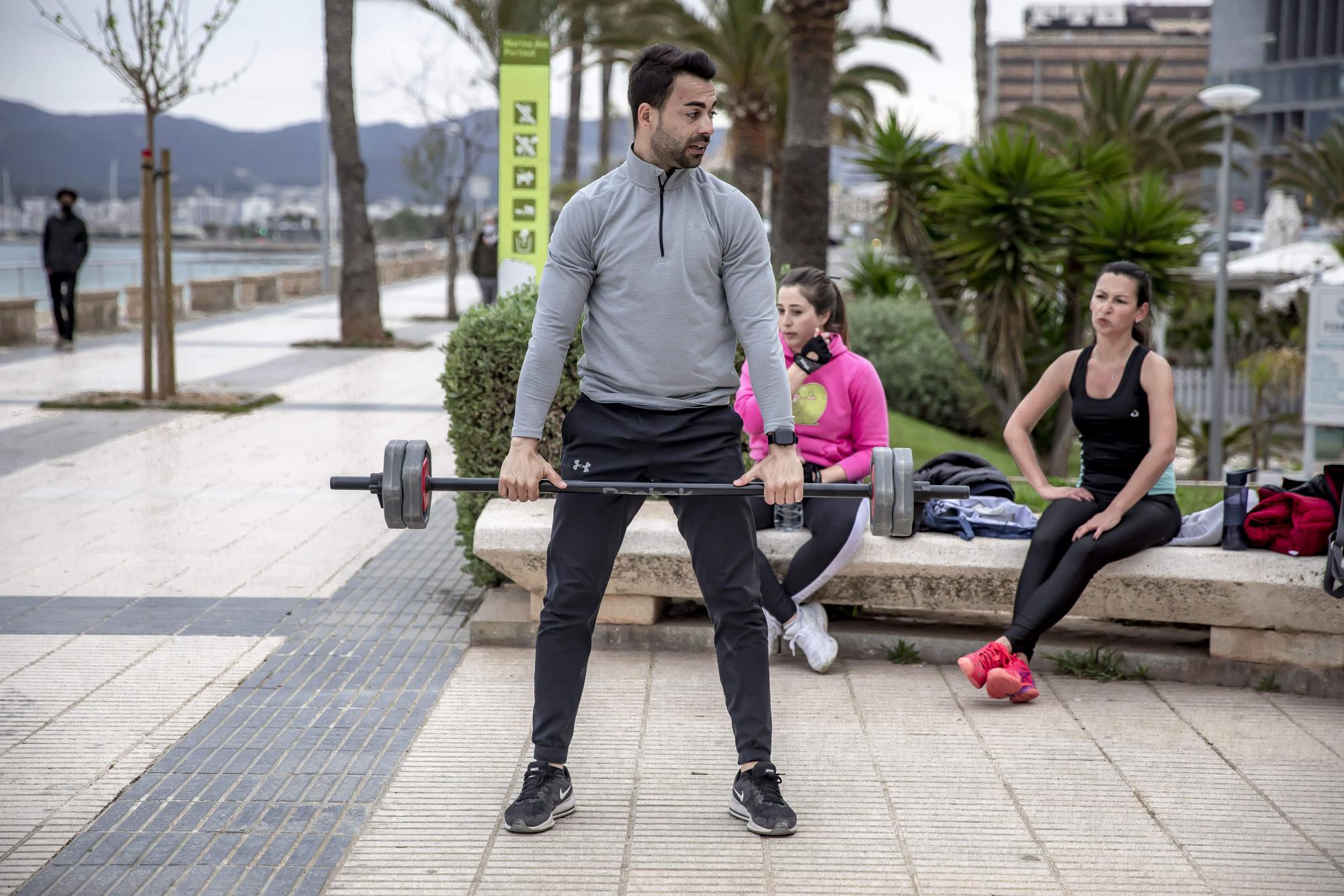 Gimnasia grupal al aire libre