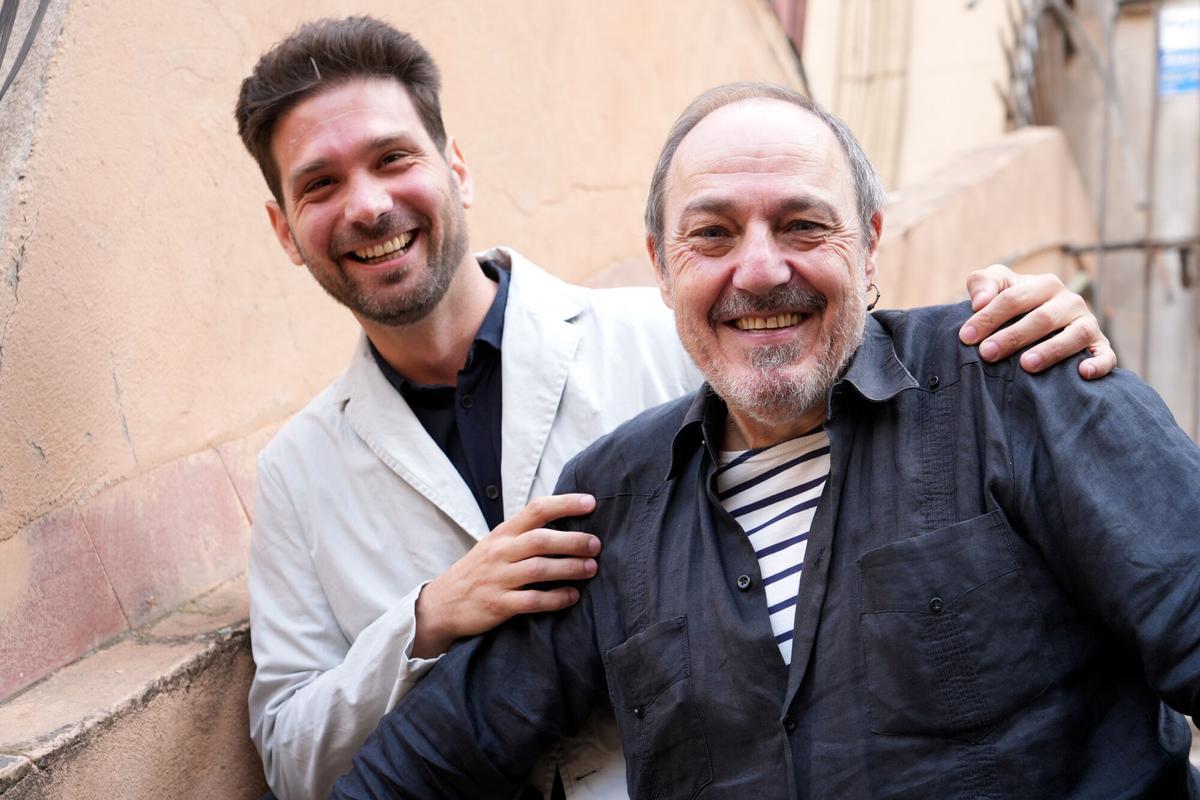El antiguo director de Barnasants Pere Camps con el nuevo director, Marçal Girbau.