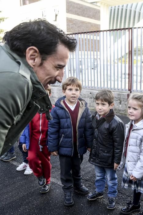 Visita de los jugadores del Real Oviedo, Toché y Héctor, al Colegio Buenavista I