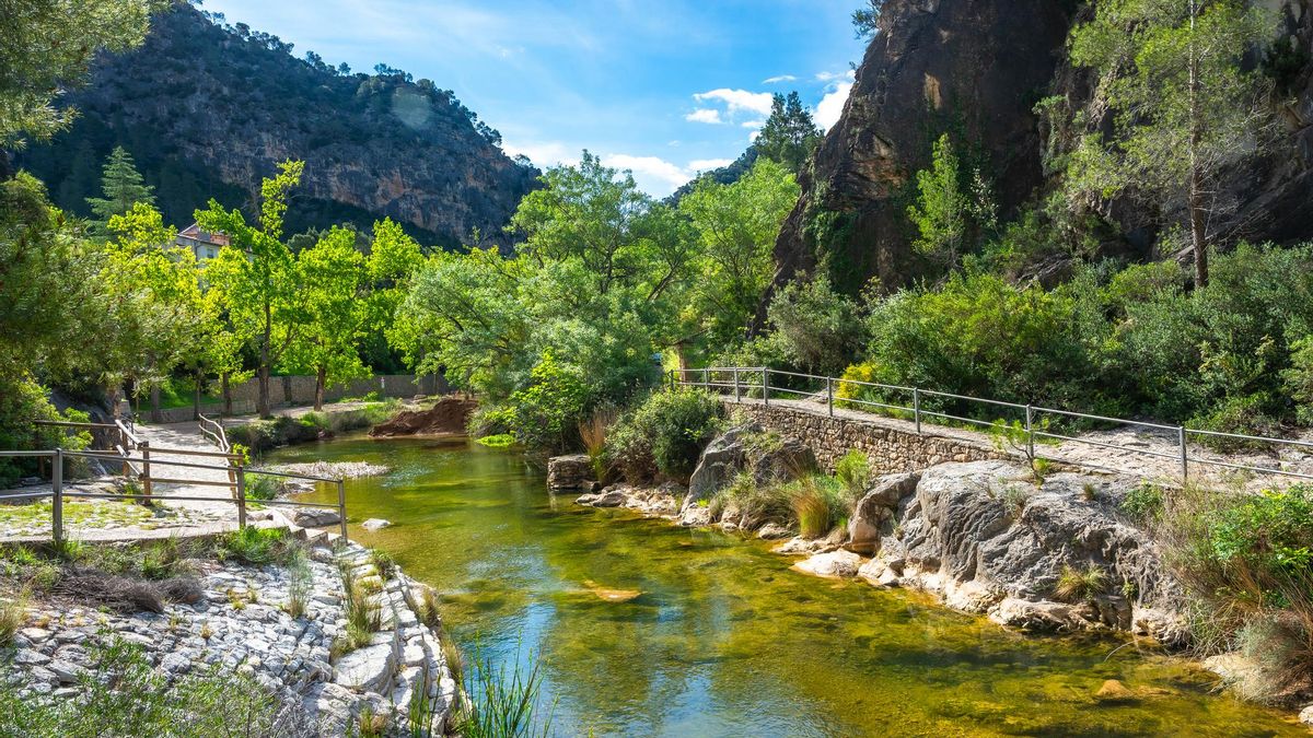 El pueblo idílico de Tarragona que está salpicado por piscinas naturales y exuberantes cascadas: es perfecto para un verano en España