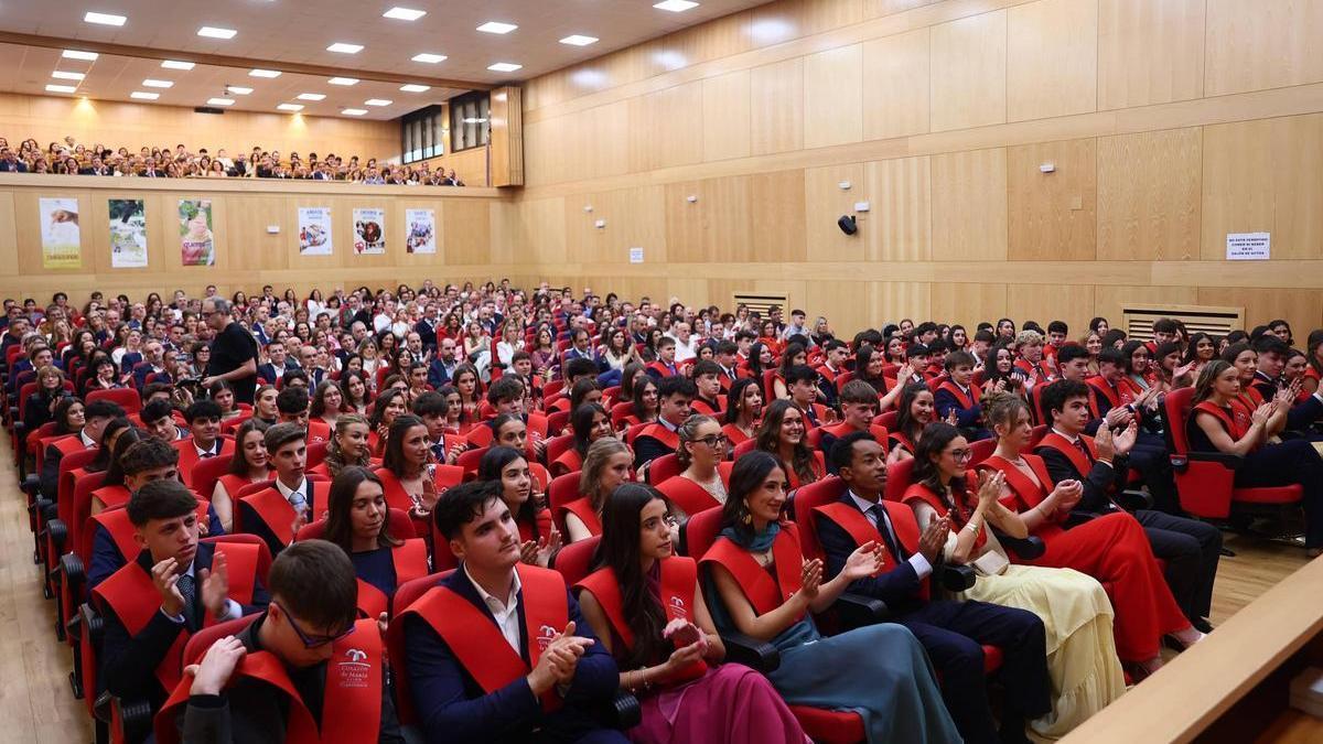 El colegio Corazón de María gradúa a su "generación de oro"