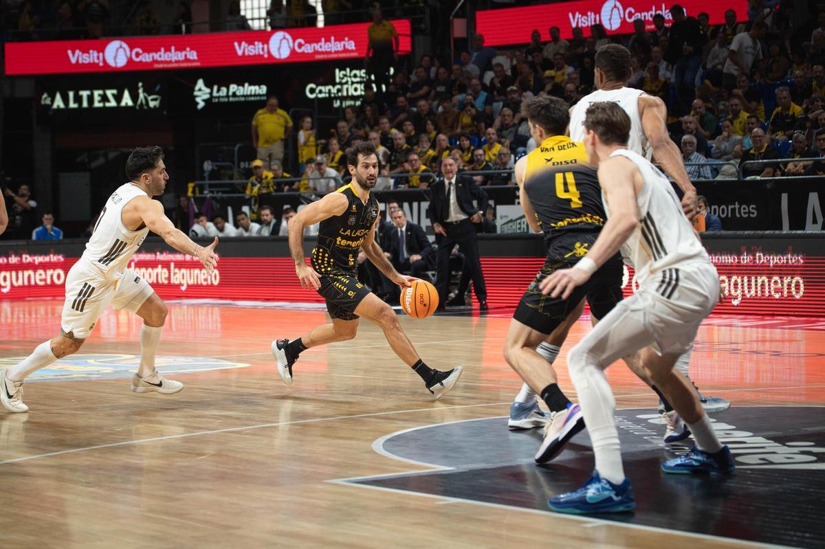 Fitipaldo deja atrás a Campazzo en el Canarias-Real Madrid de la primera vuelta.