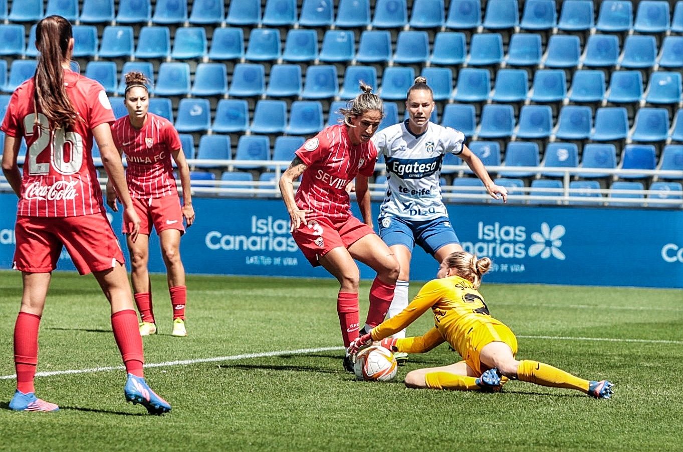 Partido futbol UDG Tenerife-Sevilla de Primera Iberdrola liga femenina