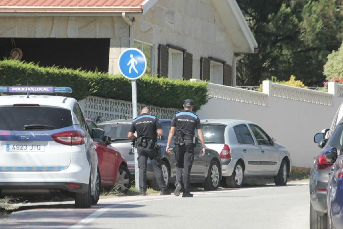 Las playas de la comarca, como la de Nerga –en la imagen– registran una importante afluencia de personas. | // SANTOS ÁLVAREZ