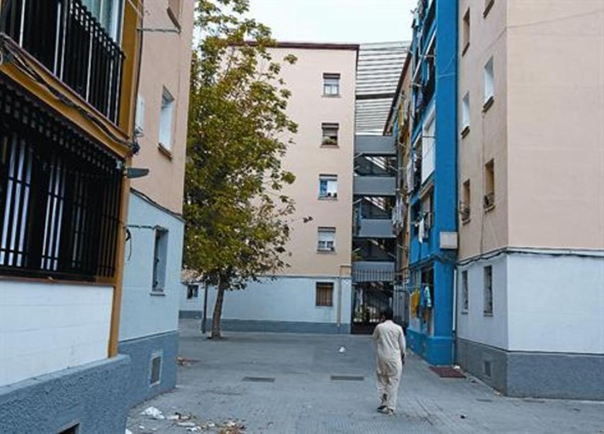 Bloques con pisos ’okupados’ en el barrio de Sant Roc.