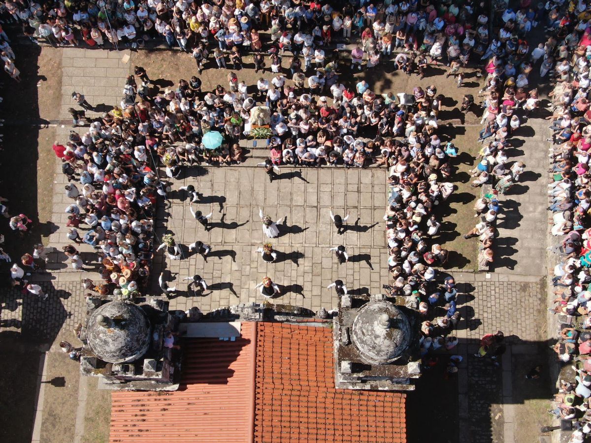 Vista aérea de la danza.