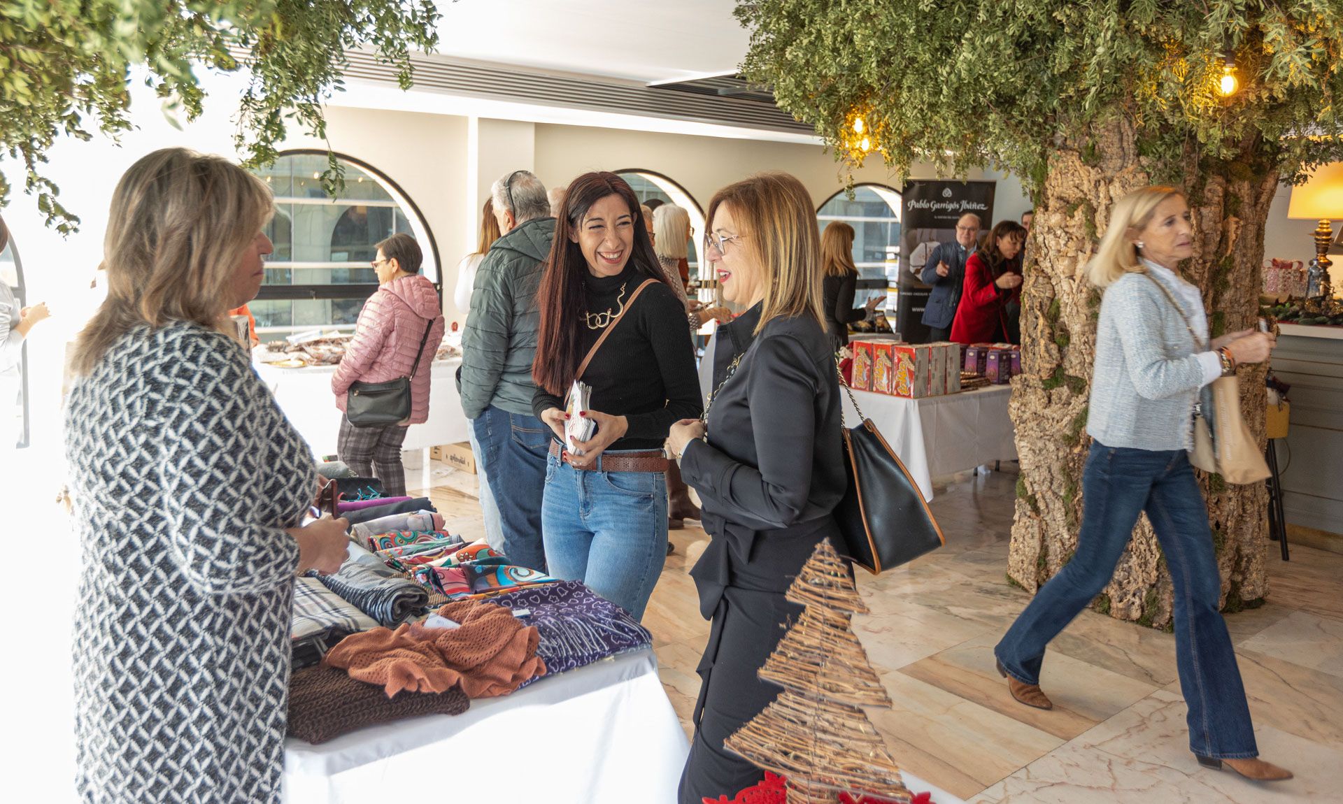 Mercadillo Solidario de Alinur en el Real Liceo Casino de Alicante