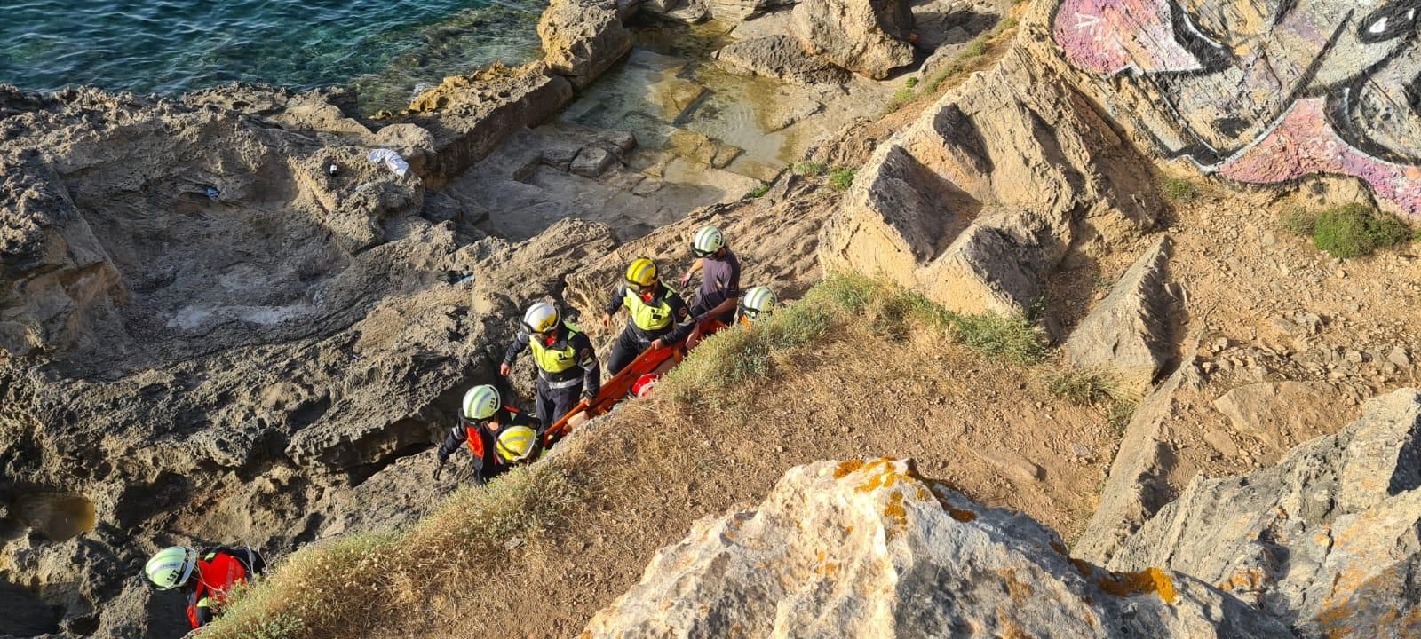 Herido tras saltar al mar desde  8 metros en Son Verí