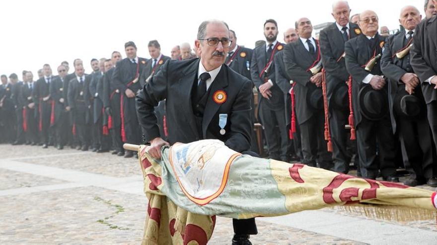 Miles de romeros acompañan a la Virgen de Luna desde el santuario