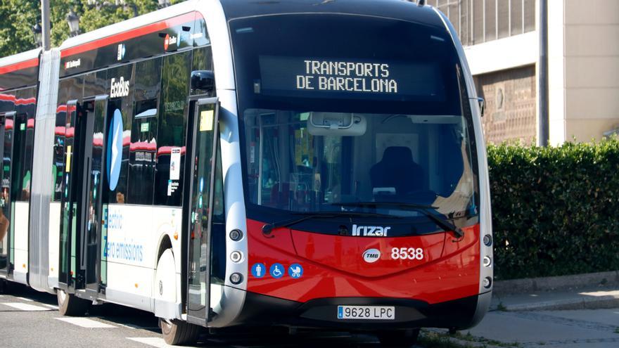 Un home increpa unes passatgeres mentre es masturba en un autobús de Barcelona