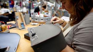 Fabricación de un bolso en la fábrica Hermès