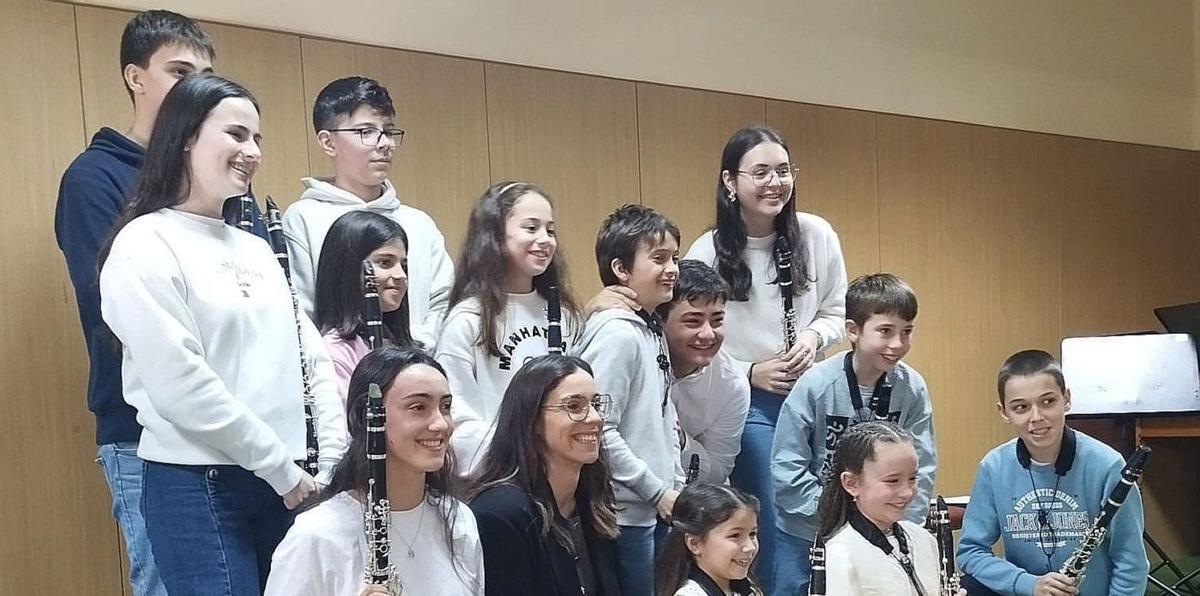 Estudiantes de clarinete, ayer en Meaño.