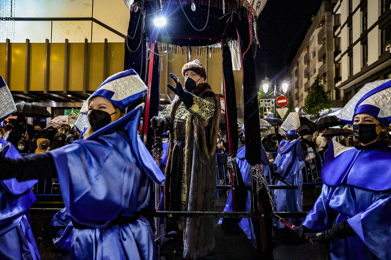 En imágenes: La cabalgata de los Reyes Magos en Oviedo