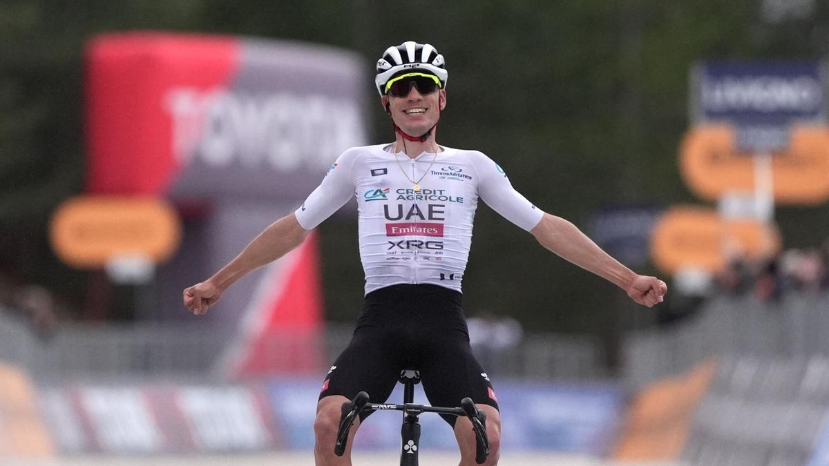 Juan Ayuso triunfa en la etapa reina de la Tirreno-Adriático.