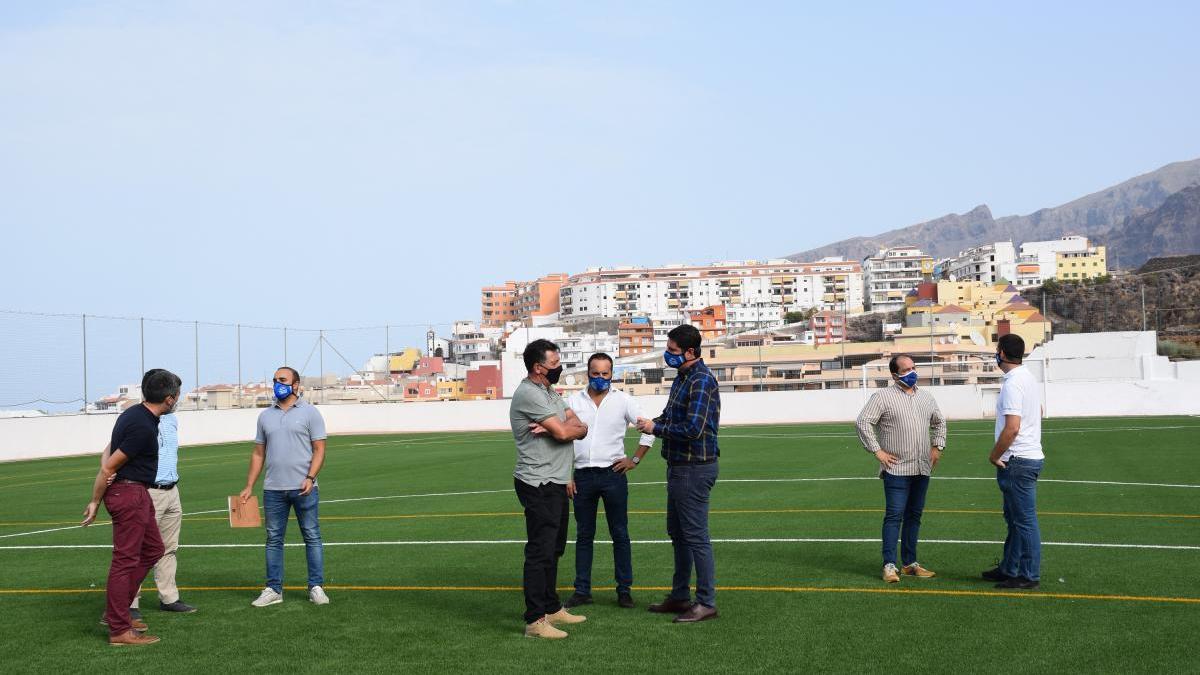 El Ayuntamiento invierte más de un millón de euros en el acondicionamiento del campo de fútbol de Puerto de Santiago