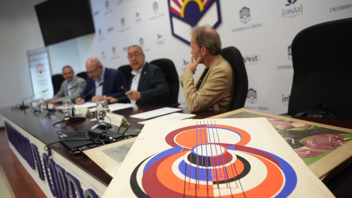 El cartel con el logo oficial del Aula Flamenca de la UCO, que ahora ha sido donado.