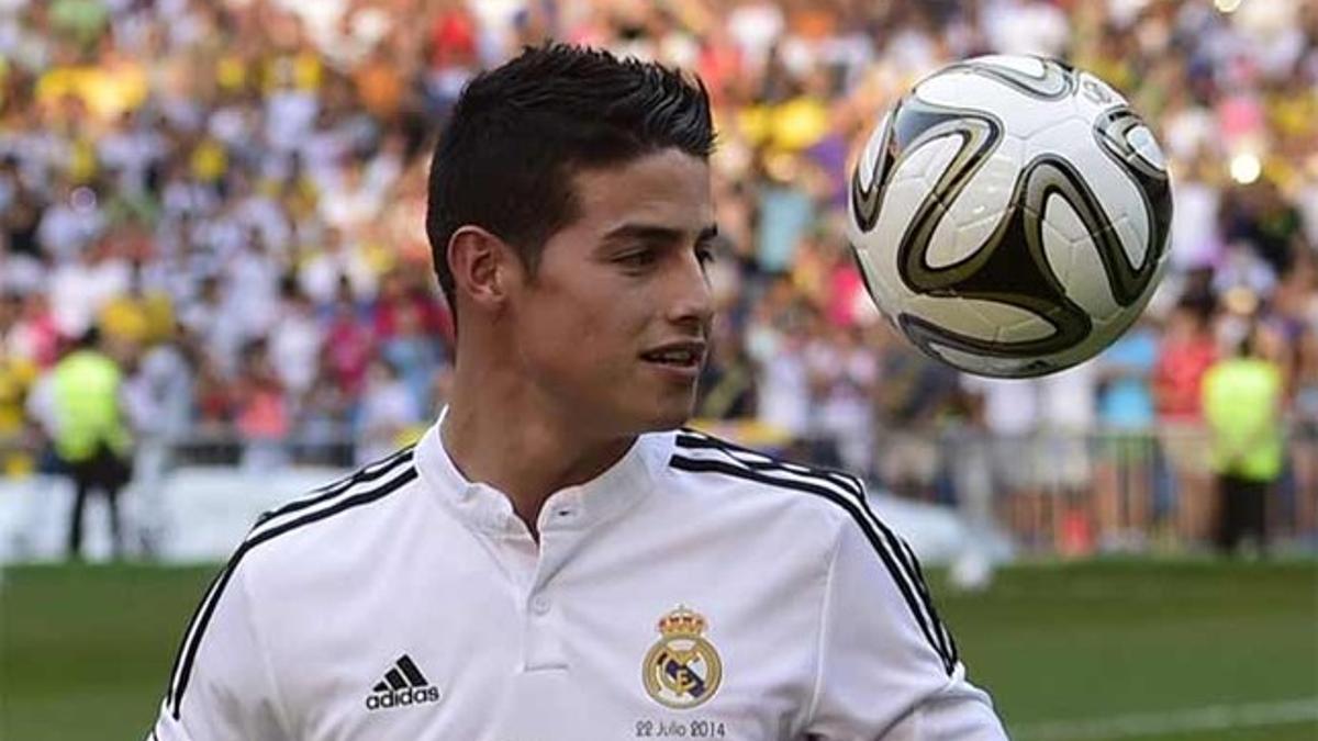 James fue presentado ante 40.000 aficionados blancos