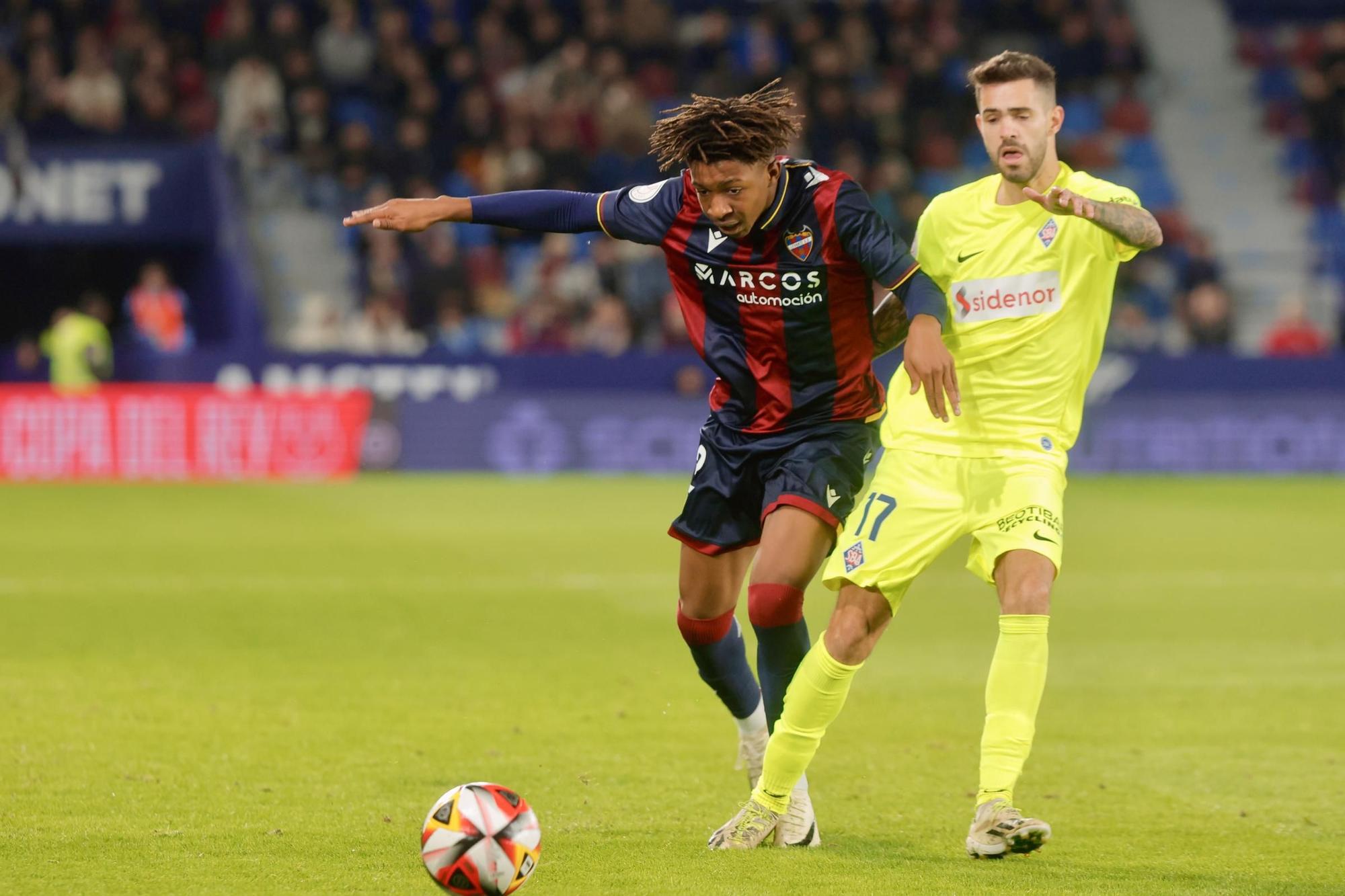 Partido de Copa del REy entre el Levante UD y el SD Amorebieta en imágenes