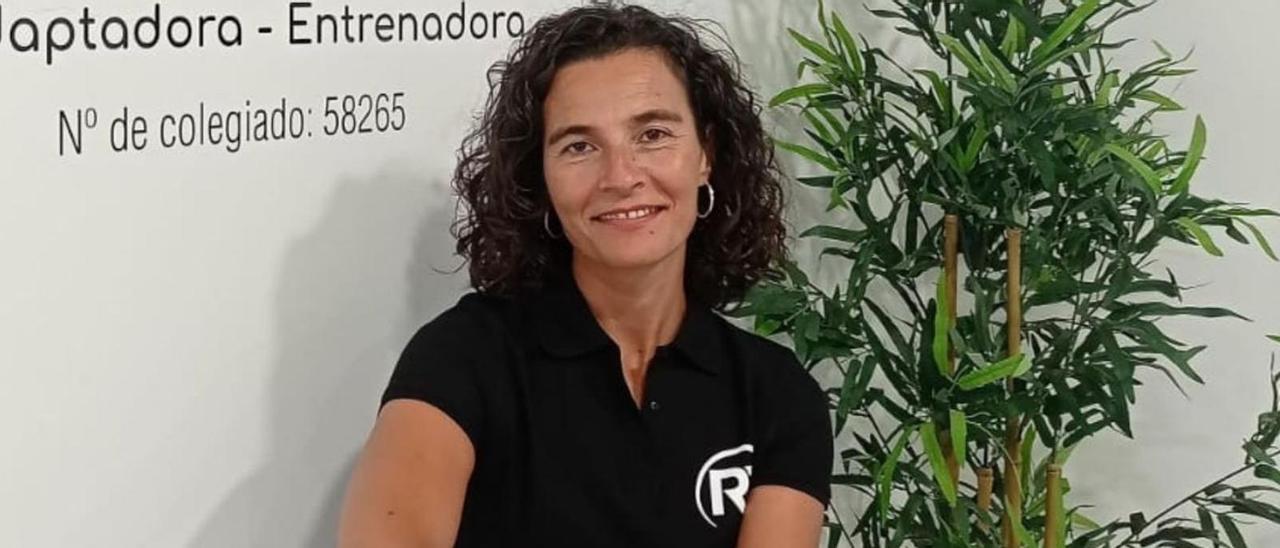 Raquel Carragal, preparadora física, en su establecimiento de Marín.  // FDV