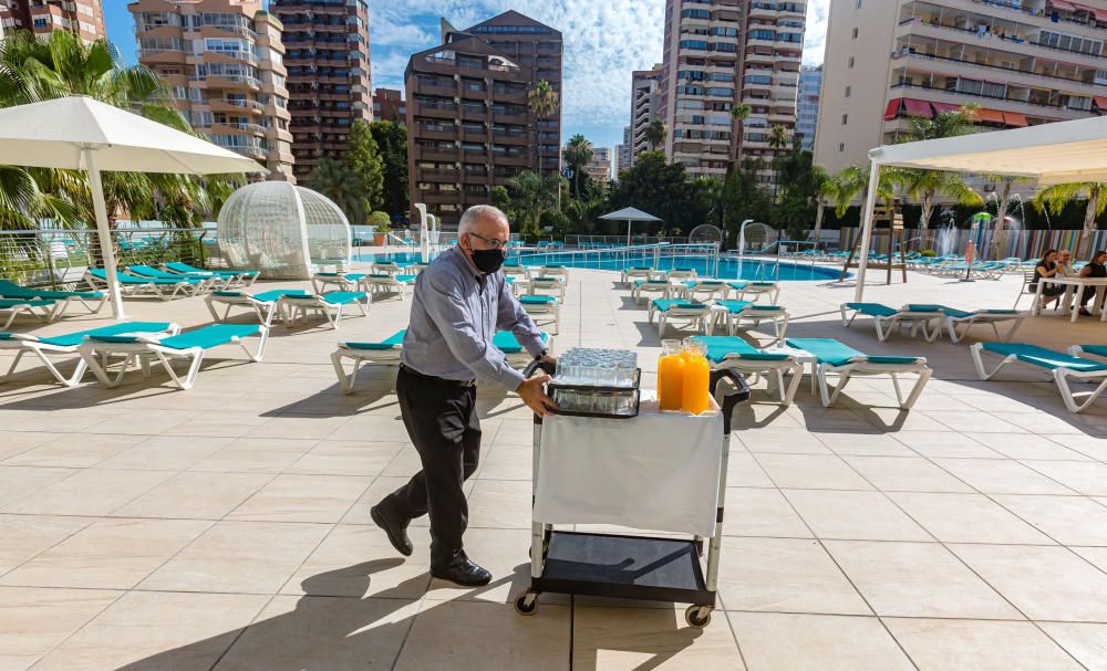 Benidorm realza las medidas tomadas en sus alojamientos y playas para promocionarse y lograr despertar la demanda de última hora