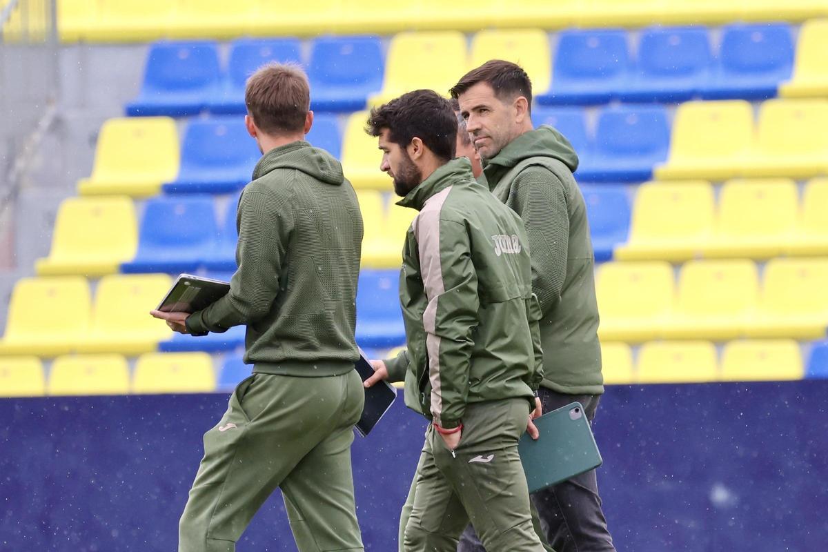 David Albelda, junto a su cuerpo técnico, en la ciudad deportiva José Manuel Llaneza.