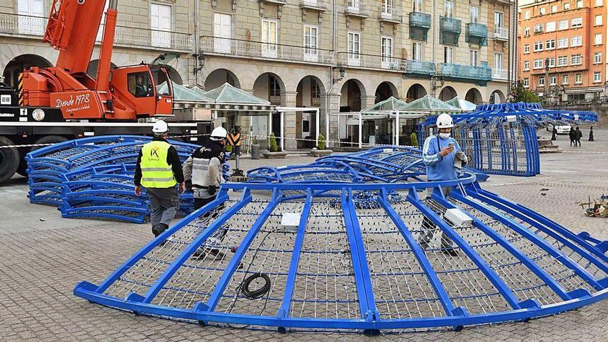 Primeras piezas del planetario navideño en María Pita