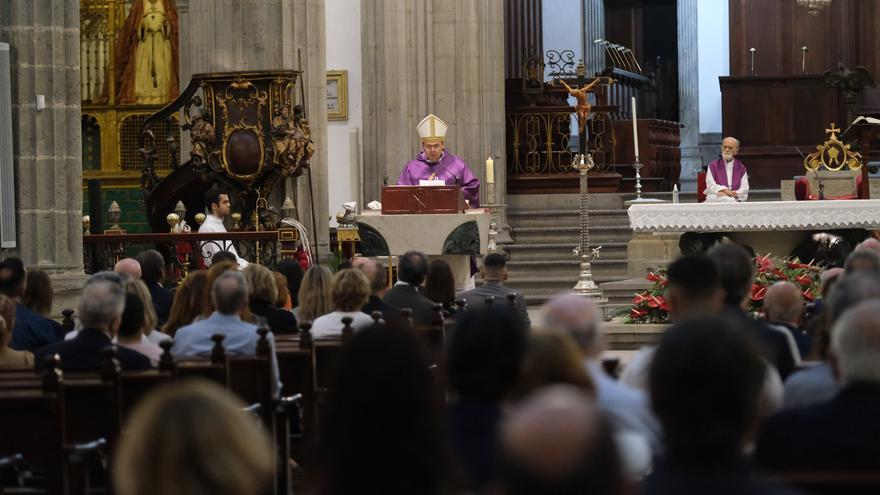 Amigos y familiares despiden a Ángel Ferrera en la catedral de Las Palmas