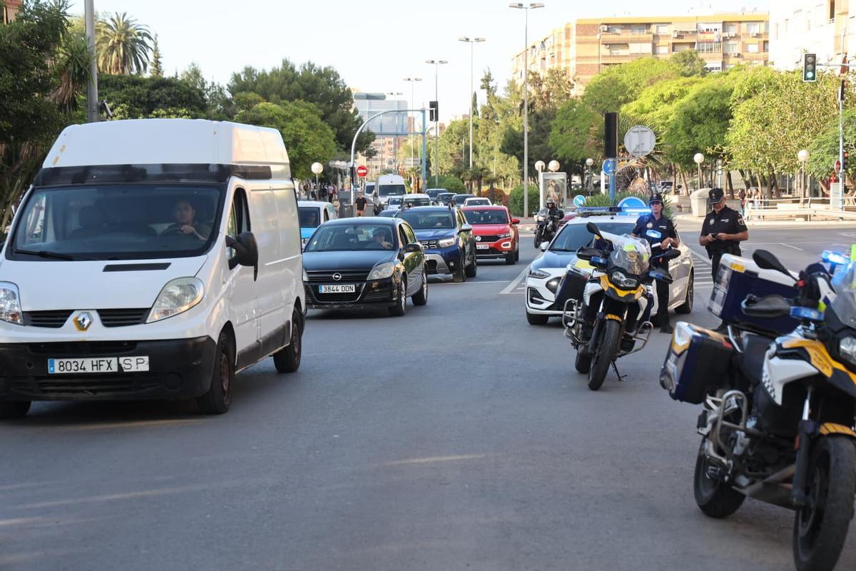 Colapso de vehículos en Alicante.