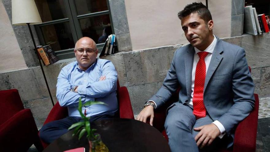 Francisco Fernández Cuervo-Arango y Raúl Fernández Martín, ayer, tras la asamblea del Avilés Club de Empresas.