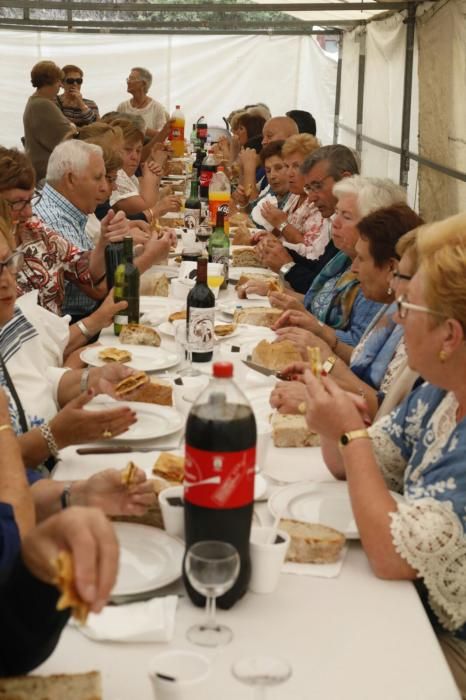 Los vecinos de Teis se dan un homenaje gastronómico