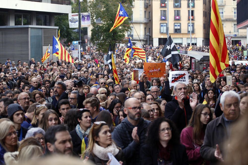 Concentració a Girona per l'alliberament dels exconsellers empresonats