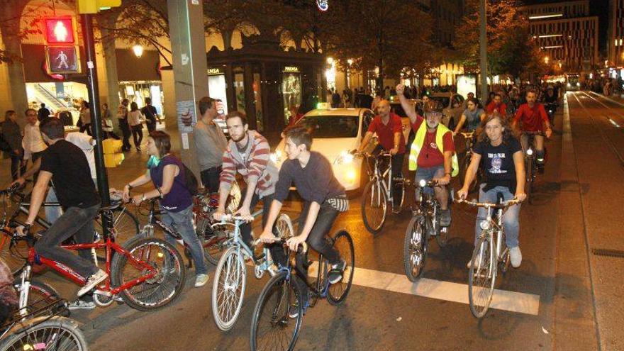 Más de 200 ciclistas reclaman la pacificación de las calzadas