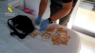 Mercedes, Rolex, mansiones y jacuzzis: desmantelan en Andalucía una banda que blanqueaba dinero del narcotráfico