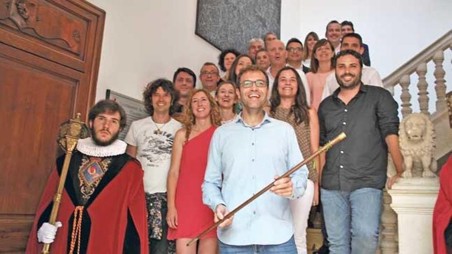 Foto de familia con los veintiún concejales que formarán la plantilla política del Ayuntamiento.