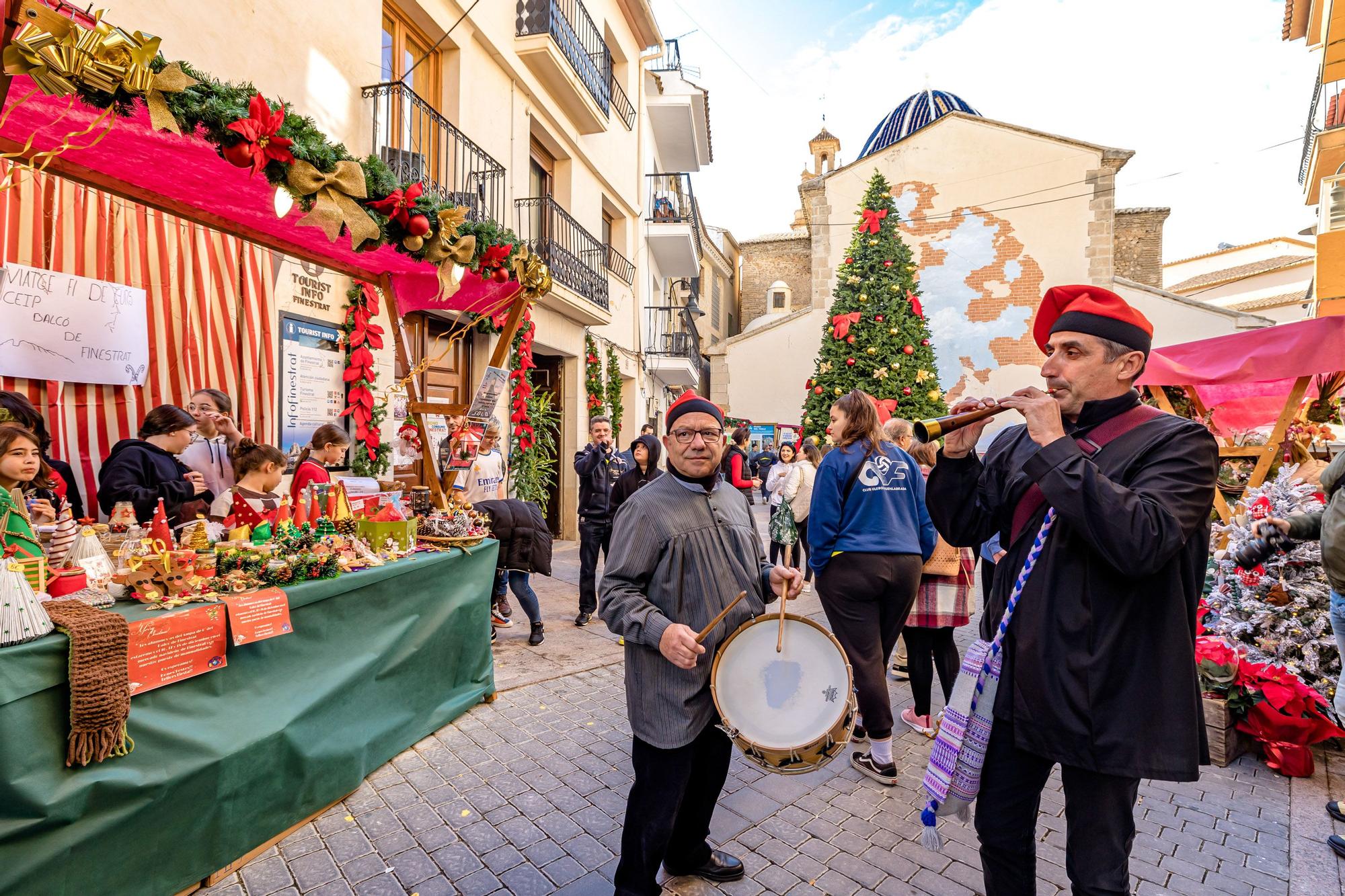 Multitudinario Mercado Navideño en el casco histórico de Finestrat