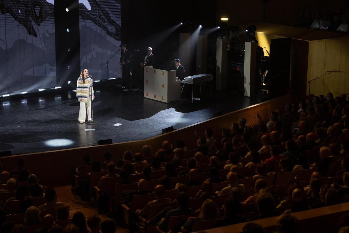 En imágenes | Así ha sido el concierto de Luz Casal en el Auditorio de Zaragoza
