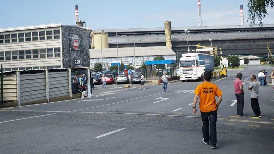 Vista de la entrada a las instalaciones de Alcoa en el polígono de A Grela.