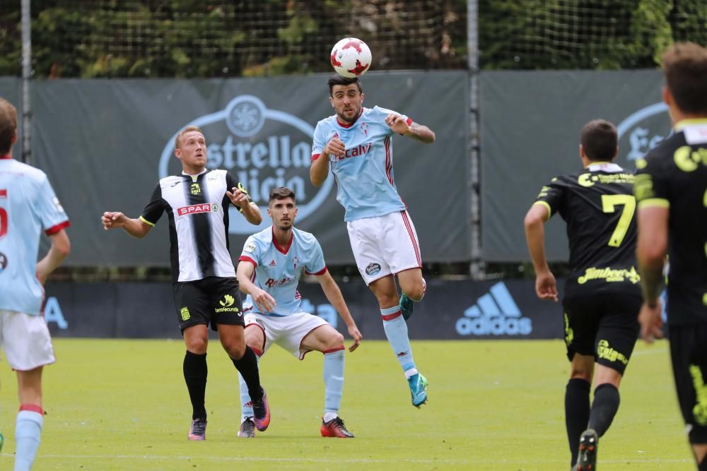 Las mejores imágenes de la semifinal del playoff de ascenso entre el Celta B y el Cartagena en un campo de Barreiro abarrotado.