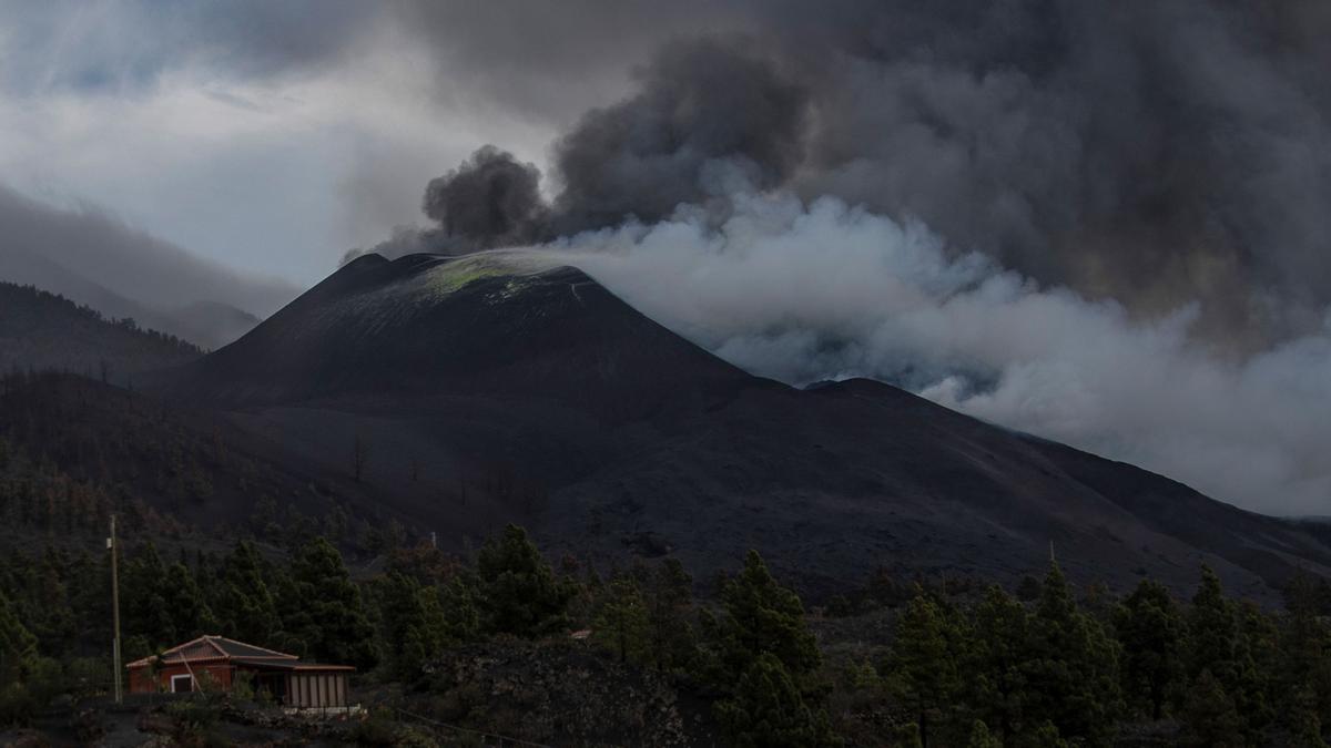 Imágenes de la erupción en Cumbre Vieja, esta mañana