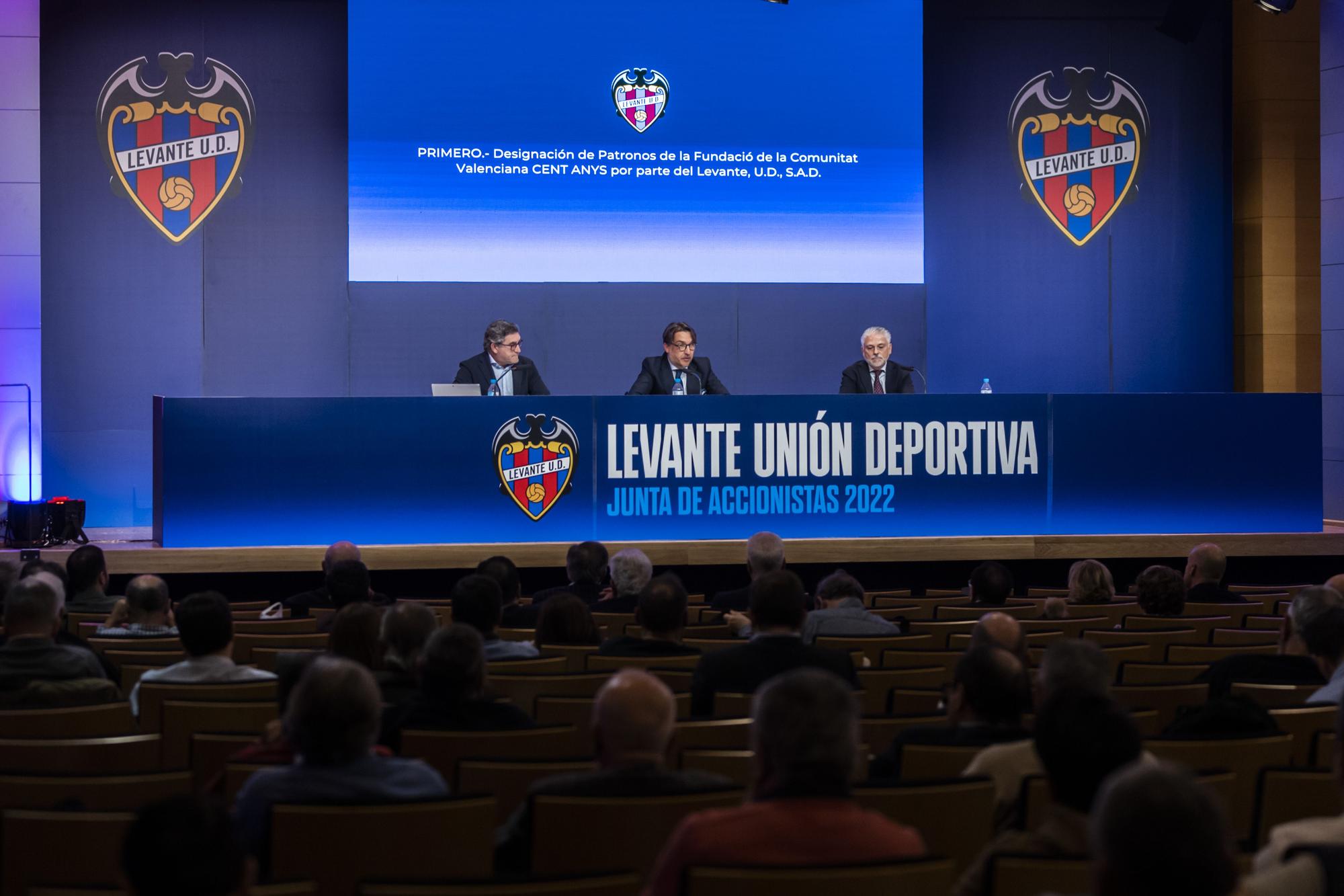 La Junta General de Accionistas del Levante UD, en imágenes