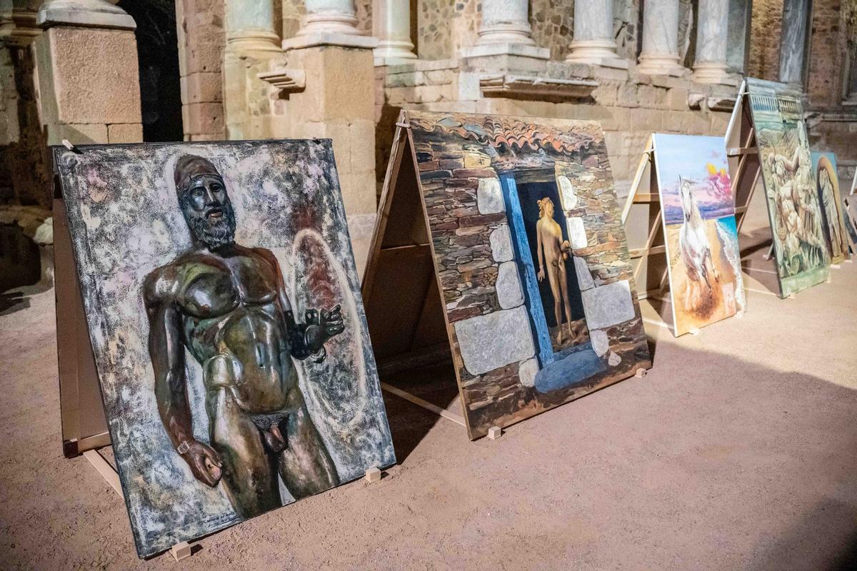 Exposición artística en el Teatro Romano, ayer por la noche.