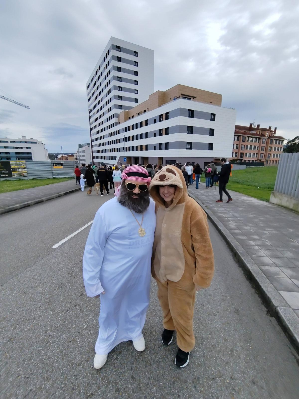 Los desfiles de Antroxu en Nuevo Roces y El Coto, en imágenes