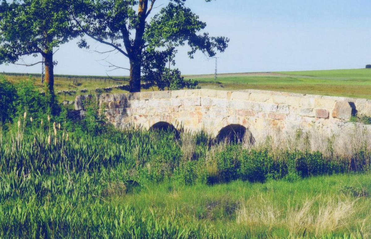 San Marcial, tendido mansamente en el valle recorrido por la rivera de Campeán
