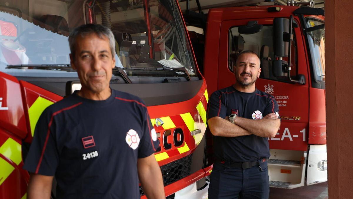 Francisco José Renero y Vicente Raúl Víbora, dos de los primeros bomberos en llegar al incendio de la Mezquita-Catedral.