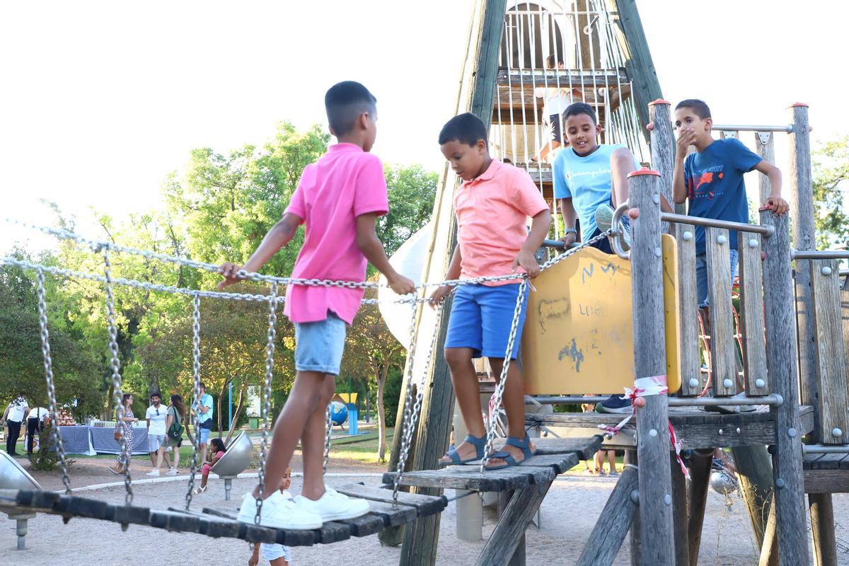 Las instituciones reciben a los niños saharauis