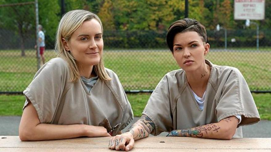 Piper (Taylor Schilling) amb Stella Carin (Ruby Rose) a la presó