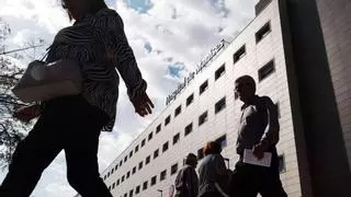 Los trabajadores del hospital de Manises: "La falta de personal es insostenible"