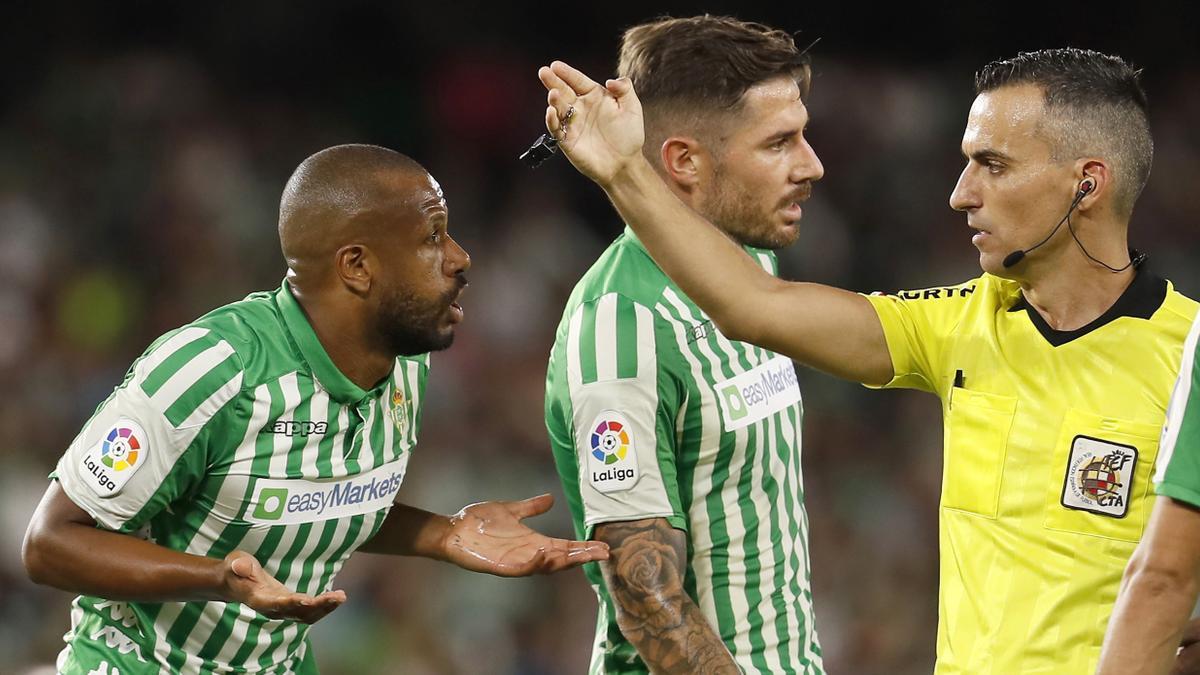 El brasileño Sidnei deja el Betis.