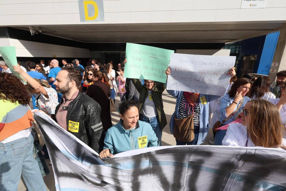Todas las imágenes de la primera jornada de huelga de médicos en Ibiza