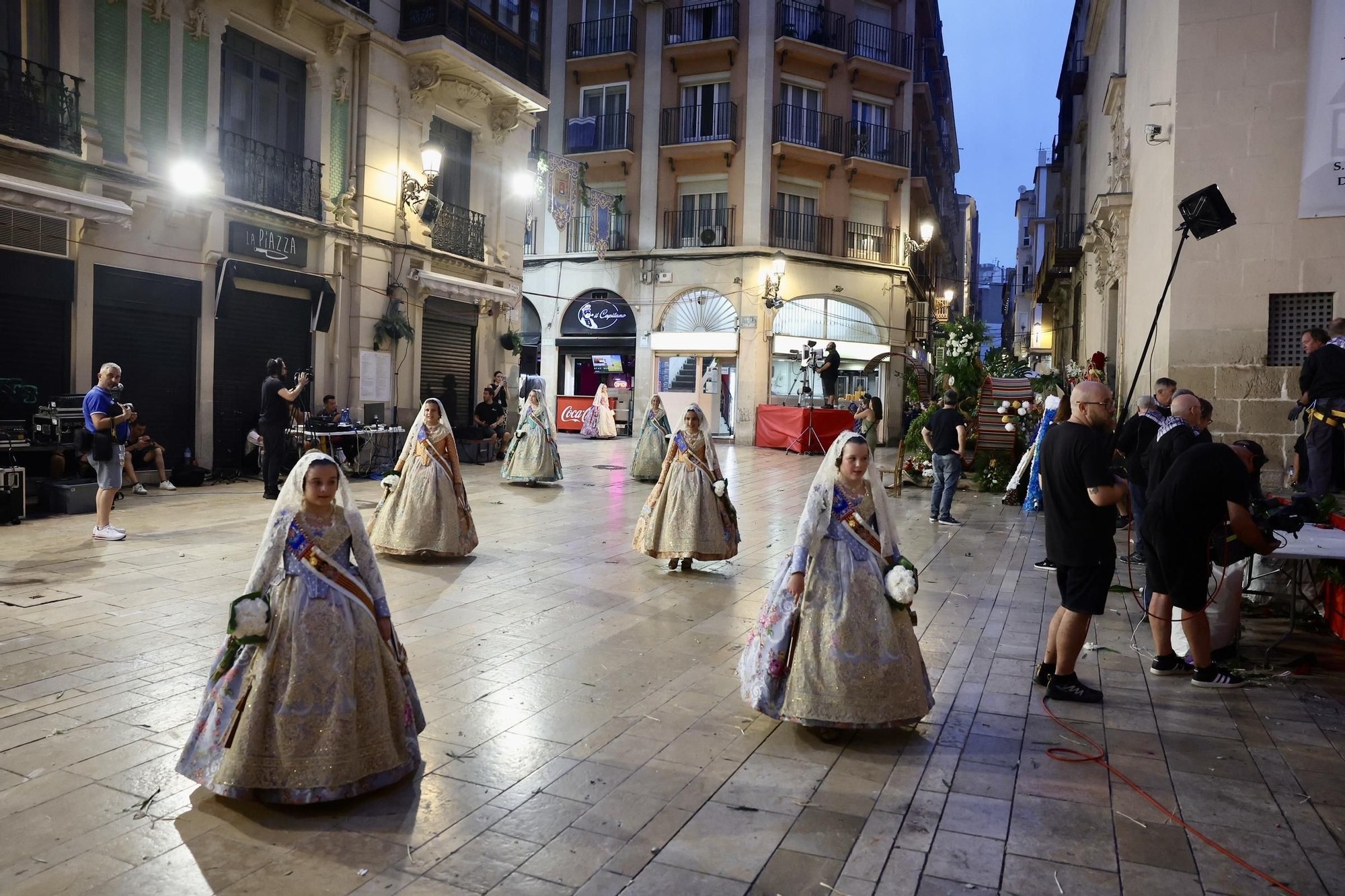 Primera jornada de Ofrenda de las Hogueras de Alicante